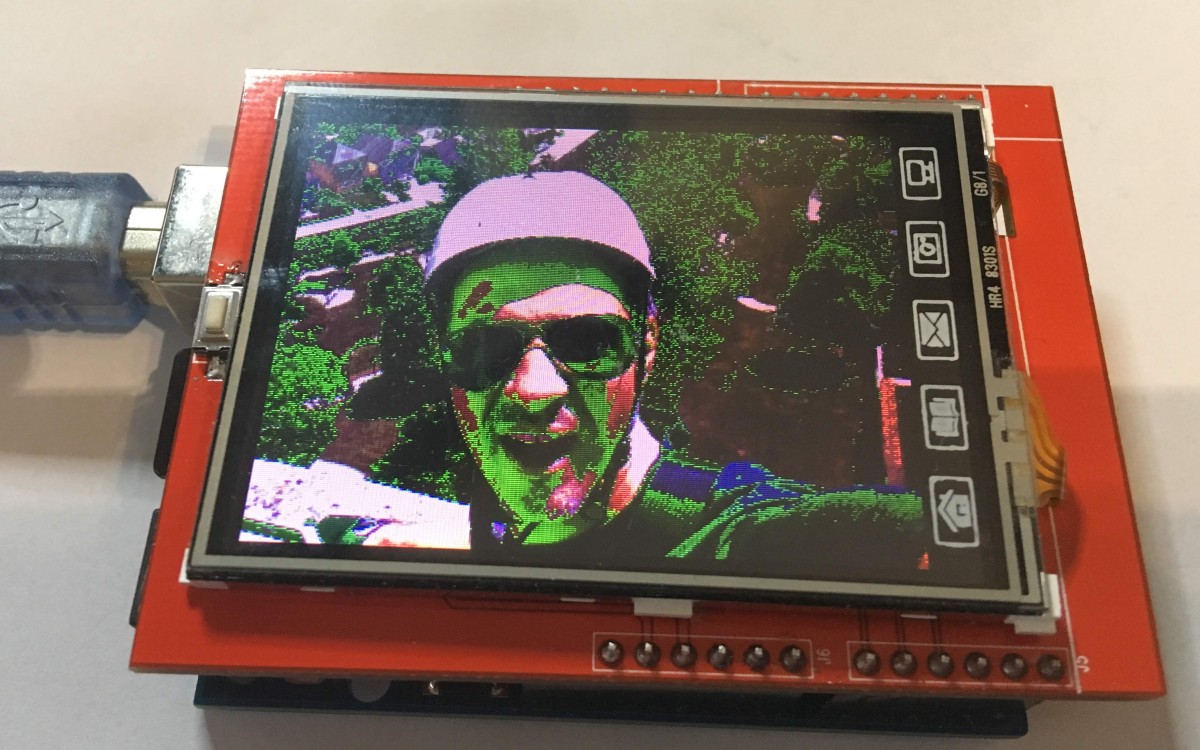TFT Shield displays picture with broken colors