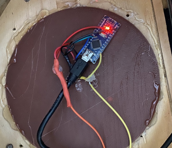 An Arduino Nano inside of the radio