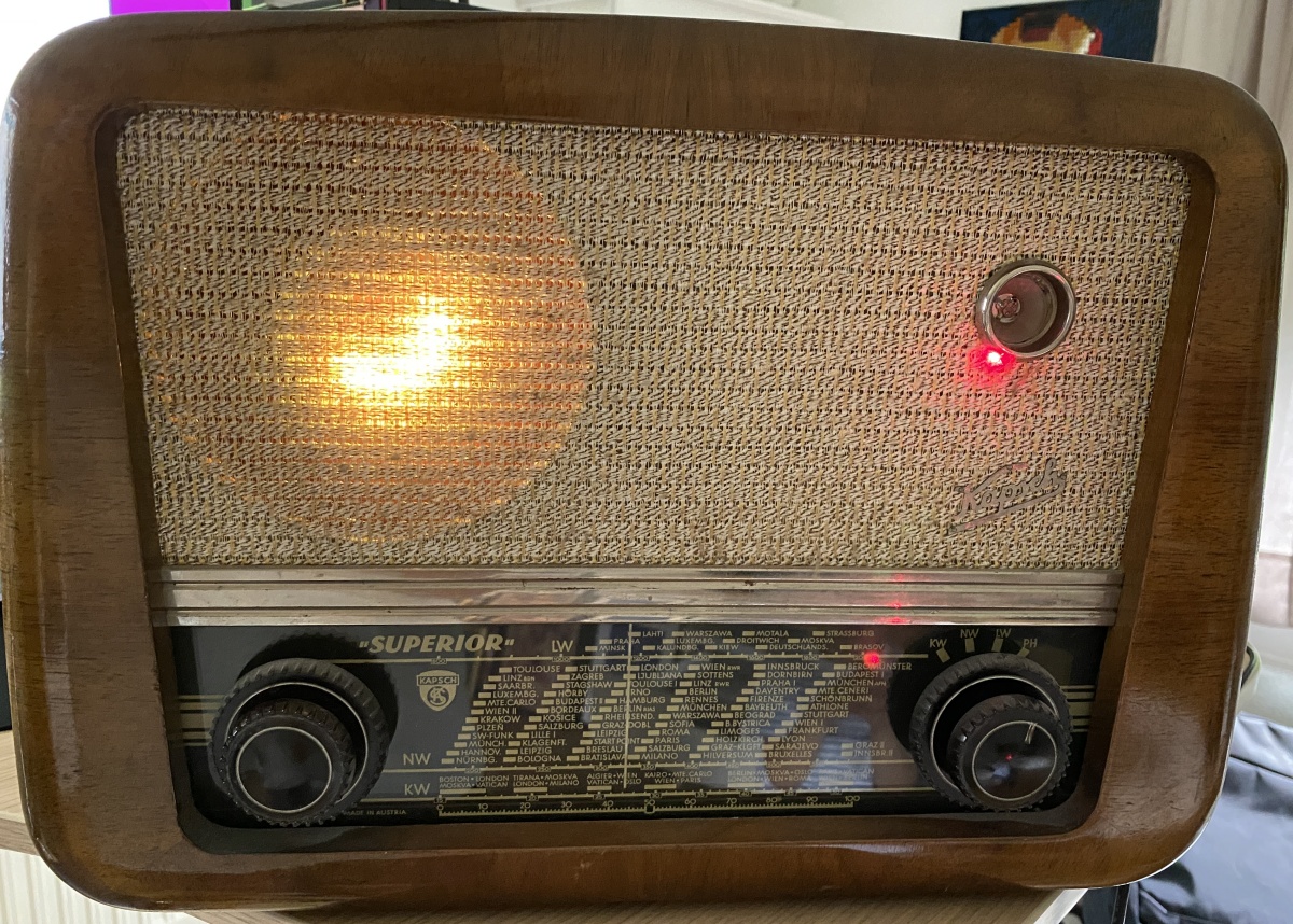 The tube radio displaying an LED light effect